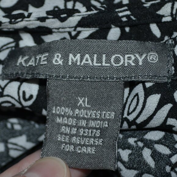 Kate & Mallory Elephant Print Sleeveless Long Light Weight Boho Open Cardigan - Picture 2 of 10